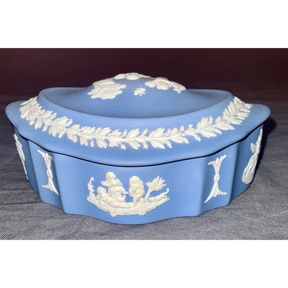 Wedgwood Blue Jasperware Scalloped  Trinket  Dish Jewelry Box with Lid